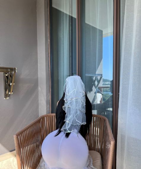 他趴在两腿中间添我出水