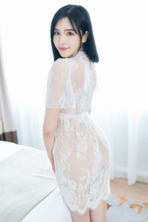 黑丝美女腿夹棒